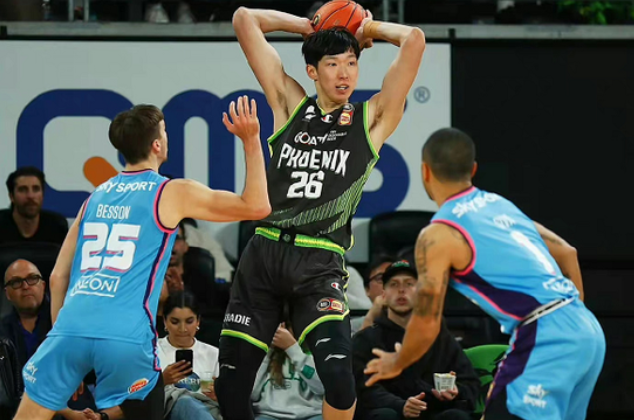 场在持球点 场在持球点